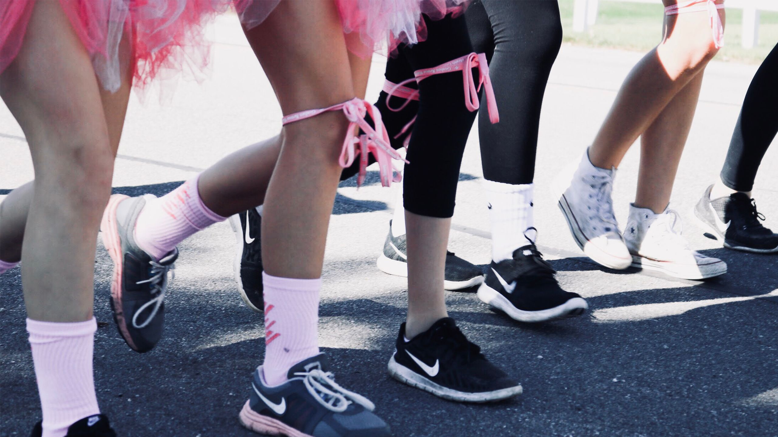 Runners in cancer charity race