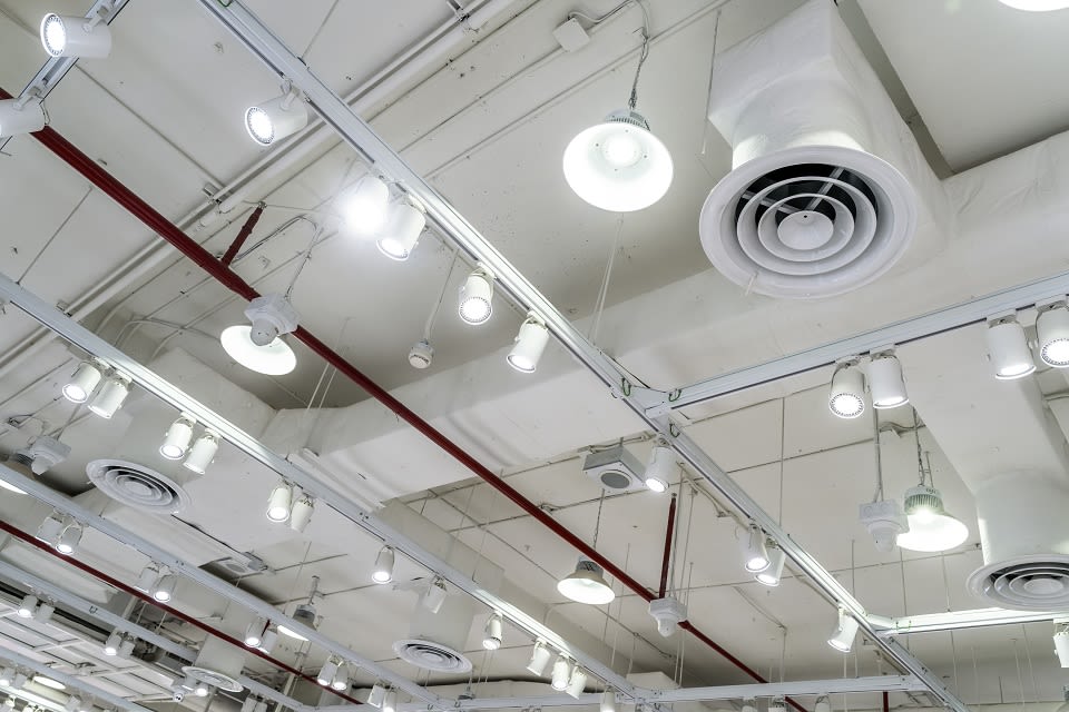 Ventilation system on ceiling